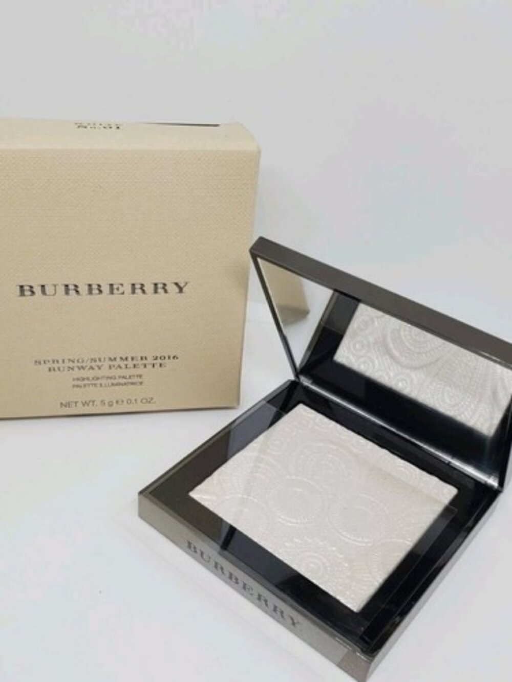Burberry Spring Summer 2016 Runway Highlighting Palette White No. 1